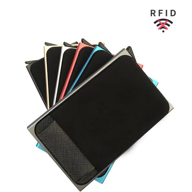 Wallet na Aluminum RFID Pop Up ta atomatik tare da elasticity Back Pouch